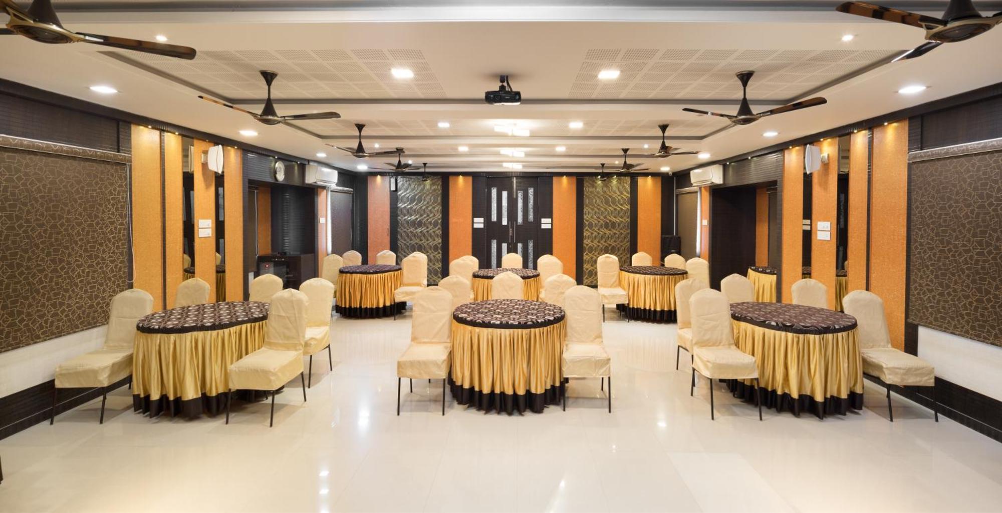 Ananyas Nest Hotel Коимбаторе Екстериор снимка